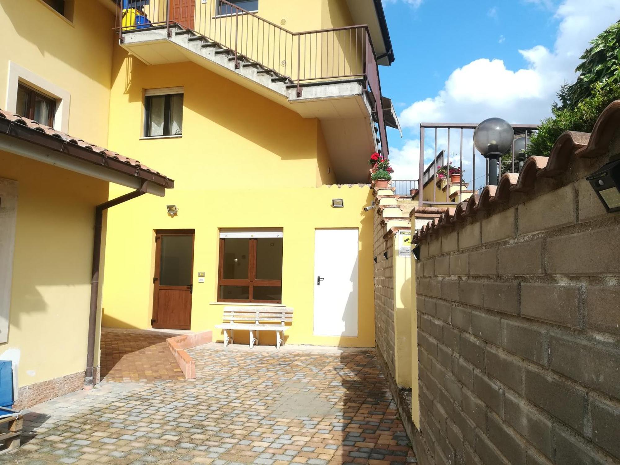 Poggio Picenze Complesso Turistico Aurora - Camere B&B מראה חיצוני תמונה