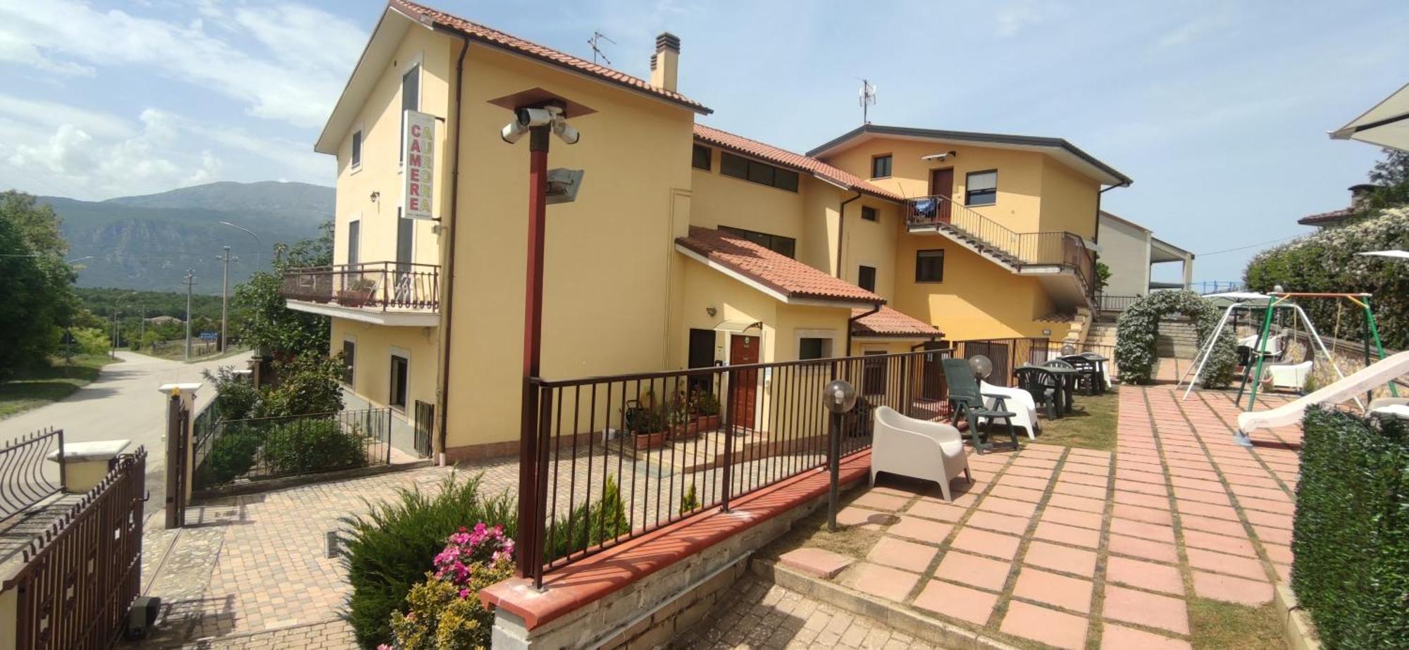 Poggio Picenze Complesso Turistico Aurora - Camere B&B מראה חיצוני תמונה